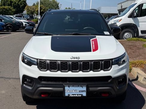 Used 2024 Jeep Compass Trailhawk w/ Trailhawk Elite Group AWD/4WD image 3