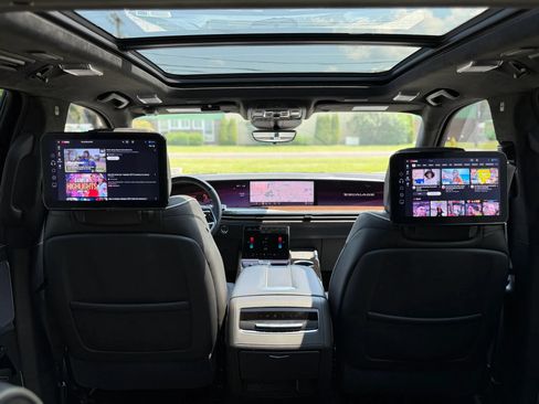 Used 2025 Cadillac Escalade Sport Platinum w/ LPO, ONYX Package AWD/4WD image 18