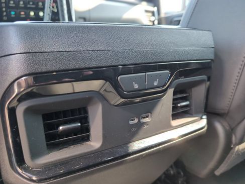 Used 2025 GMC Sierra 2500 AT4 w/ AT4 Premium Plus Package AWD/4WD image 17