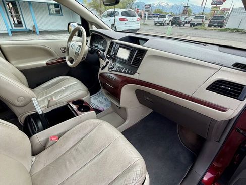 Used 2014 Toyota Sienna XLE FWD image 15