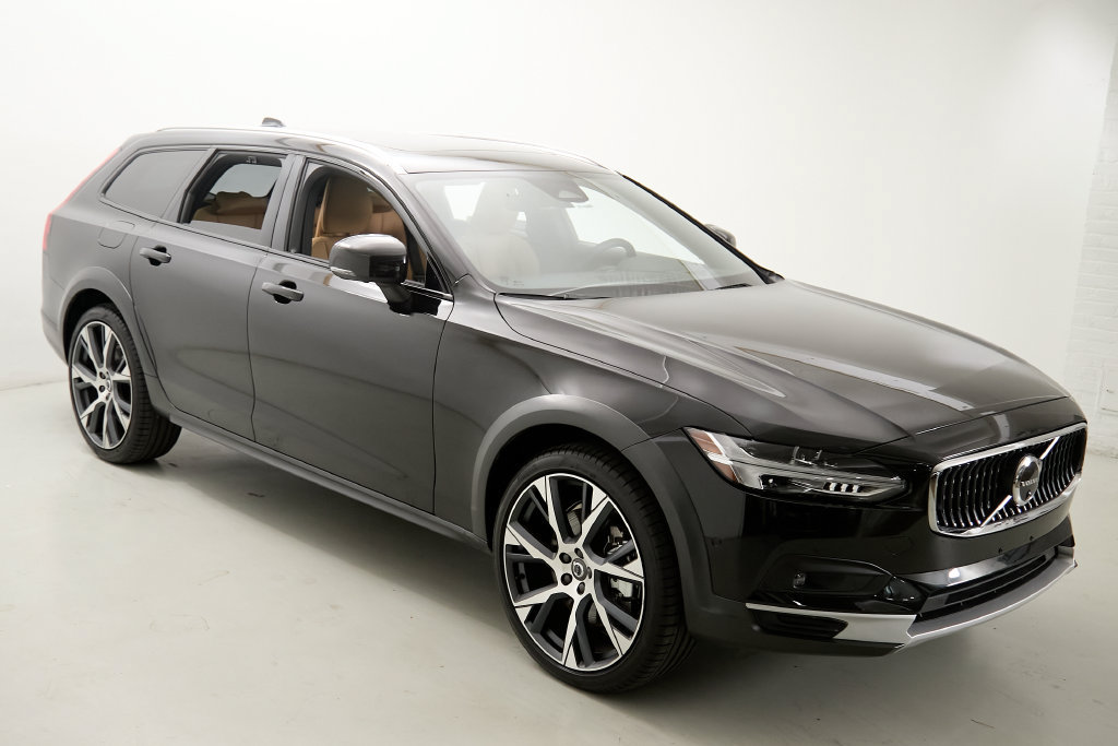 Certified 2025 Volvo V90 B6 Cross Country Ultra AWD/4WD image 4