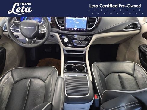 Used 2023 Chrysler Pacifica Limited FWD image 17