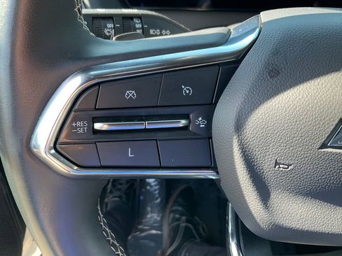 Used 2025 Chevrolet Traverse LT AWD/4WD image 5