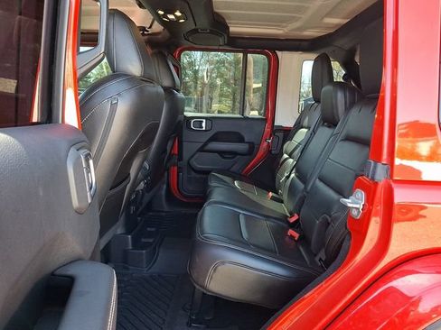 Used 2019 Jeep Wrangler Unlimited Sahara w/ Uconnect 4C Nav & Sound Group AWD/4WD image 10