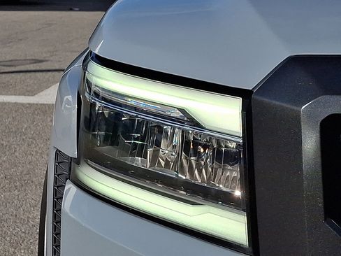 Used 2023 Nissan Frontier PRO-4X w/ Pro Convenience Package image 9