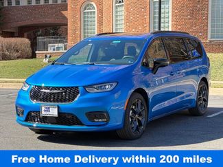 New 2026 Chrysler Pacifica Limited video 2