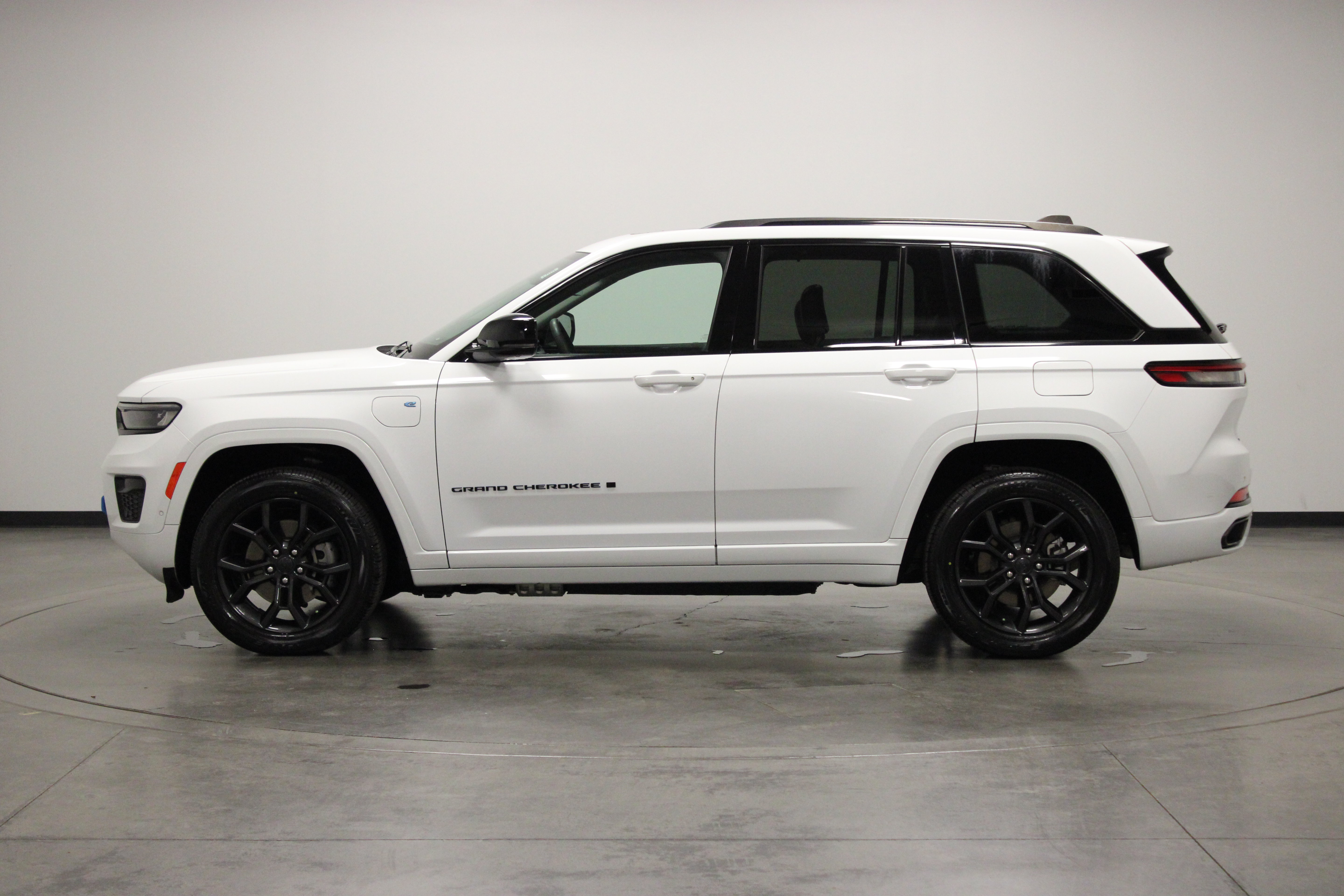 Used 2024 Jeep Grand Cherokee Limited 4xe AWD/4WD image 5