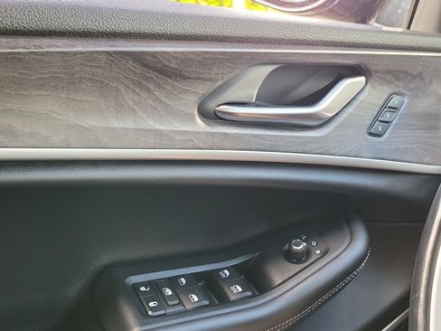 Certified 2022 Jeep Grand Cherokee L Limited AWD/4WD image 11