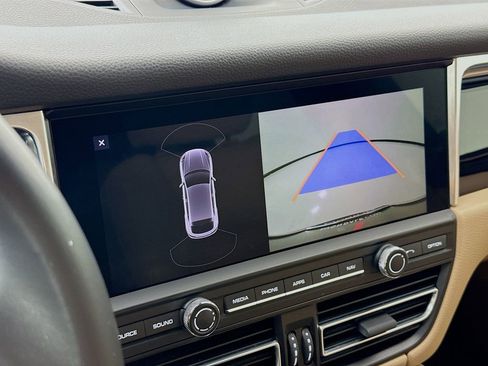 Used 2020 Porsche Macan image 20