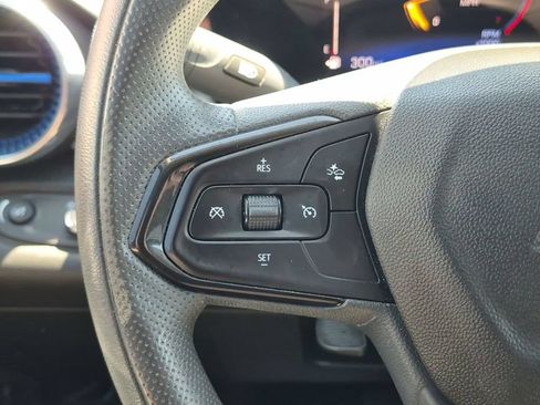 Used 2025 Chevrolet Trax LT FWD image 18