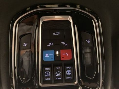 Used 2022 Jeep Grand Cherokee L Summit w/ Luxury Tech Group V AWD/4WD image 18