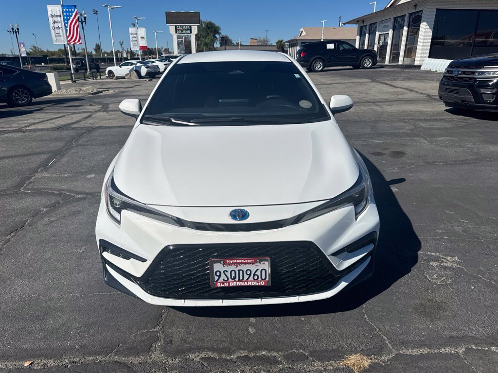 Used 2025 Toyota Corolla SE FWD image 2