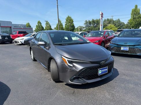 Used 2023 Toyota Corolla SE FWD image 3