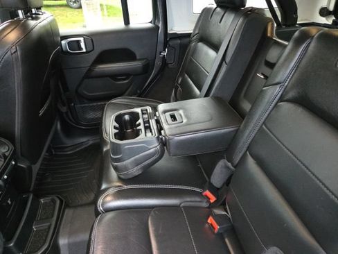 Used 2020 Jeep Wrangler Unlimited Sahara w/ Dual Top Group AWD/4WD image 32