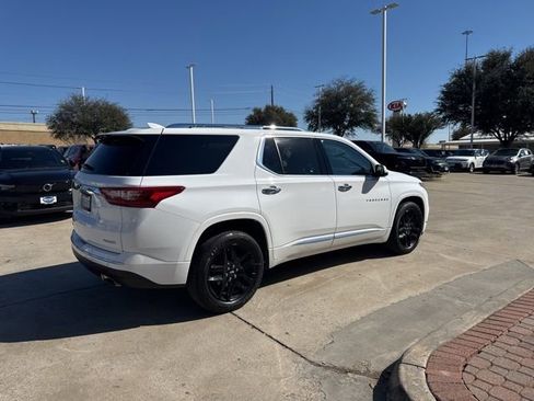 Used 2021 Chevrolet Traverse Premier image 3