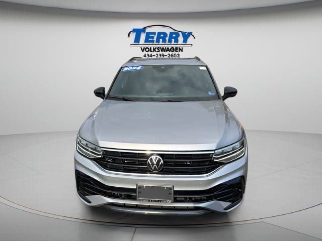 Certified 2024 Volkswagen Tiguan SE R-Line AWD/4WD image 2