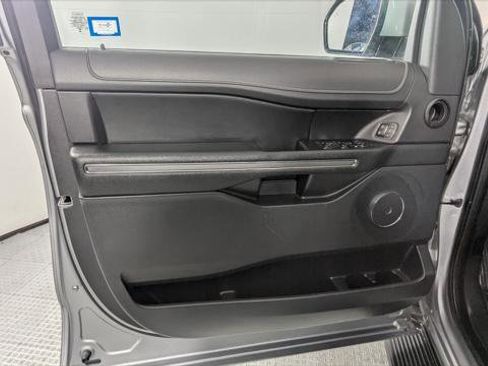Used 2024 Ford Expedition Max XLT image 12