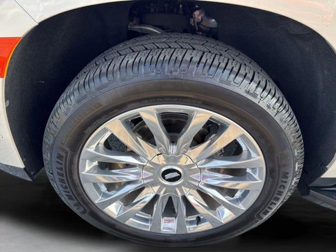Used 2021 Cadillac Escalade Premium Luxury AWD/4WD image 33