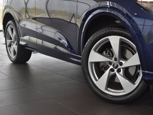 Used 2025 Audi Q5 Premium w/ Premium Plus AWD/4WD image 3