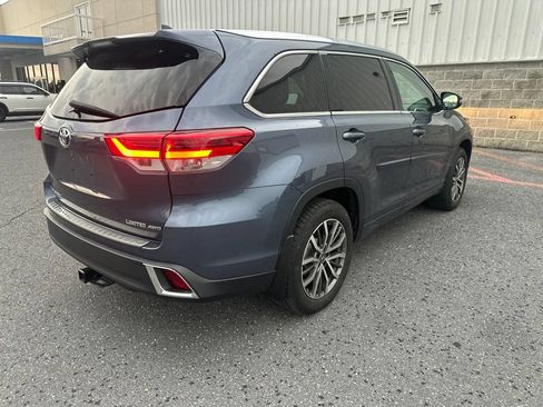 Used 2018 Toyota Highlander Limited Platinum AWD/4WD image 3