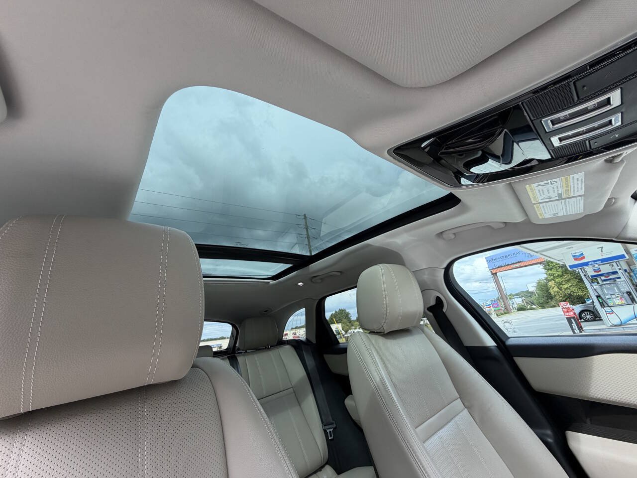 Used 2018 Land Rover Range Rover Velar S AWD/4WD image 12