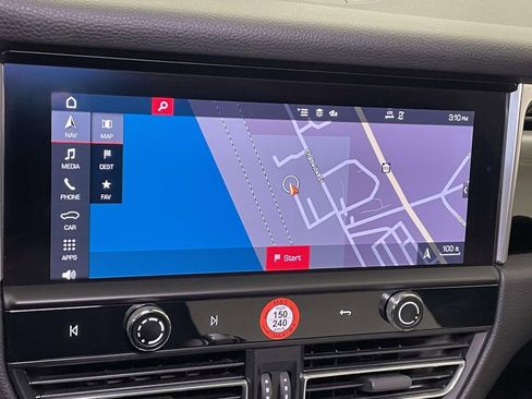 Used 2022 Porsche Macan image 30