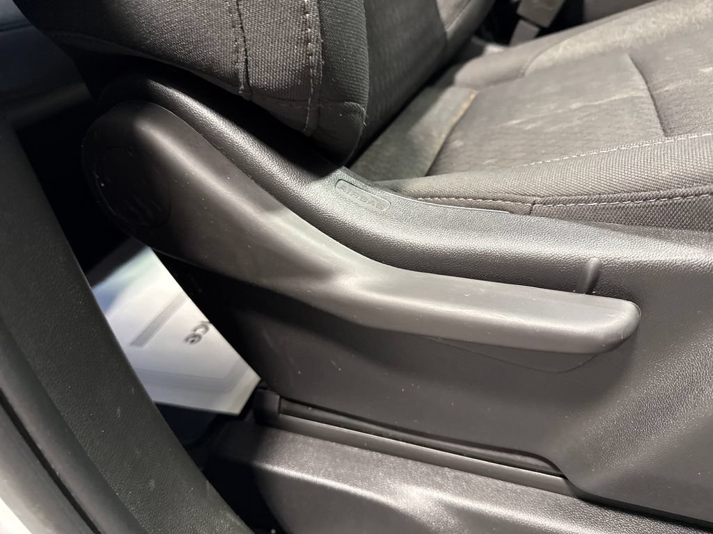 Used 2023 Chevrolet Silverado 1500 LT AWD/4WD image 34