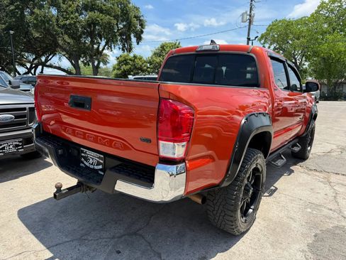 Used 2017 Toyota Tacoma SR5 w/ Tow Package RWD image 7