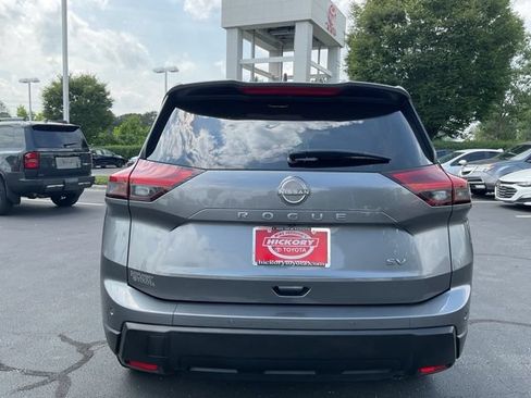 Used 2024 Nissan Rogue SV FWD image 9