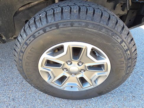 Used 2017 Jeep Wrangler Unlimited Rubicon w/ Max Tow Package image 10