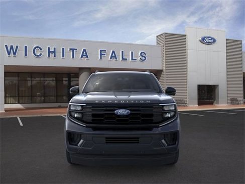 New 2025 Ford Expedition Active image 6