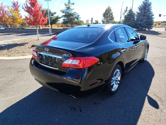 Used 2011 INFINITI M37 w/ Premium Pkg RWD image 3