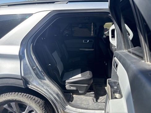 Used 2022 Ford Explorer XLT w/ Equipment Group 202A image 11