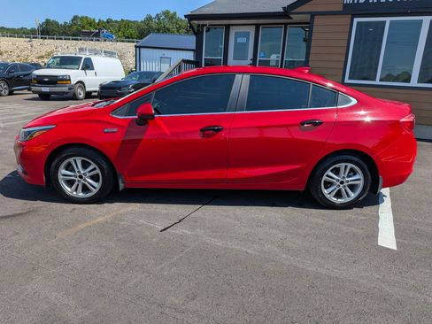 Used 2017 Chevrolet Cruze LT w/ Convenience Package FWD image 3