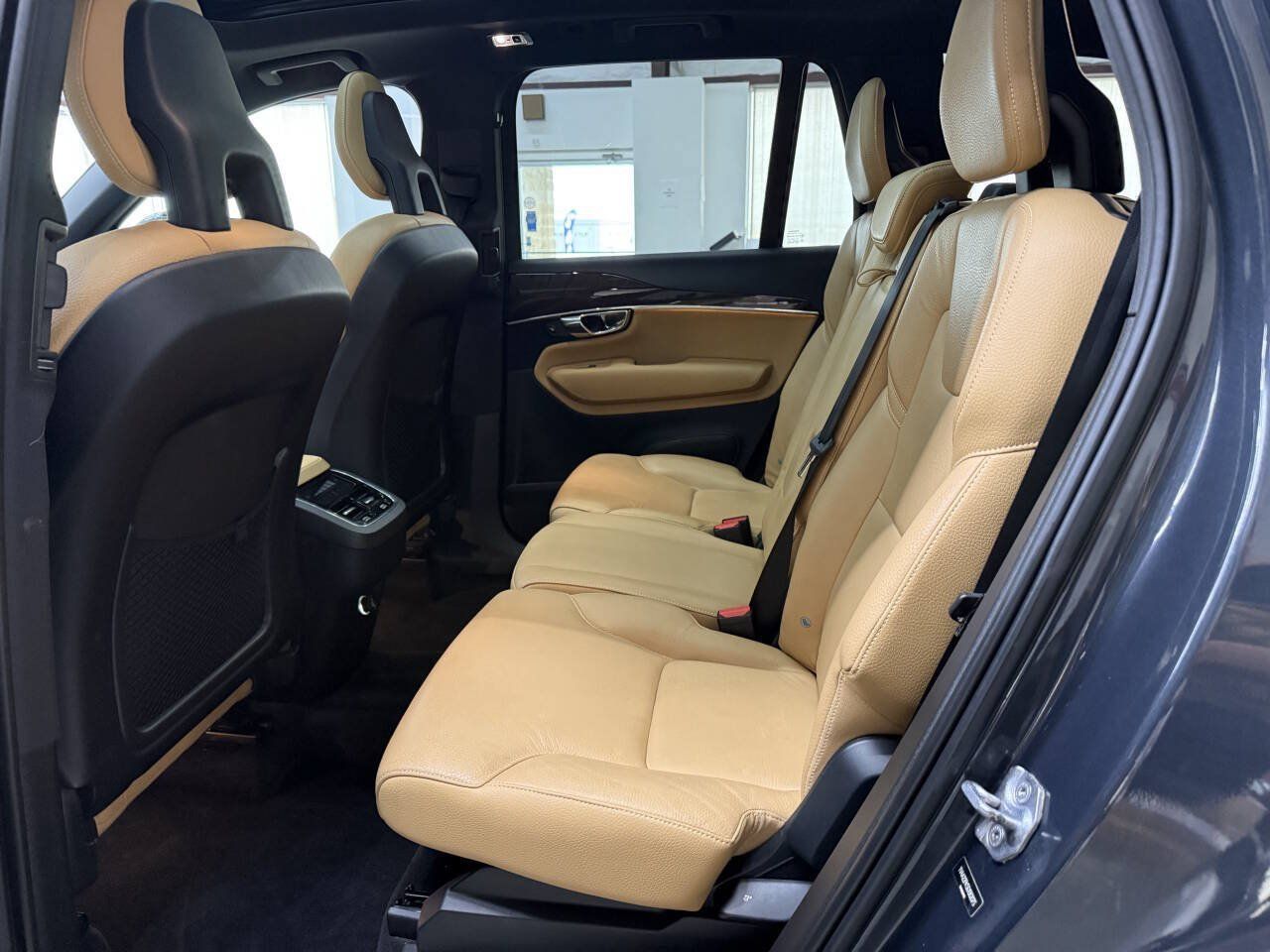 Used 2016 Volvo XC90 T6 Momentum w/ Momentum Plus Package AWD/4WD image 13