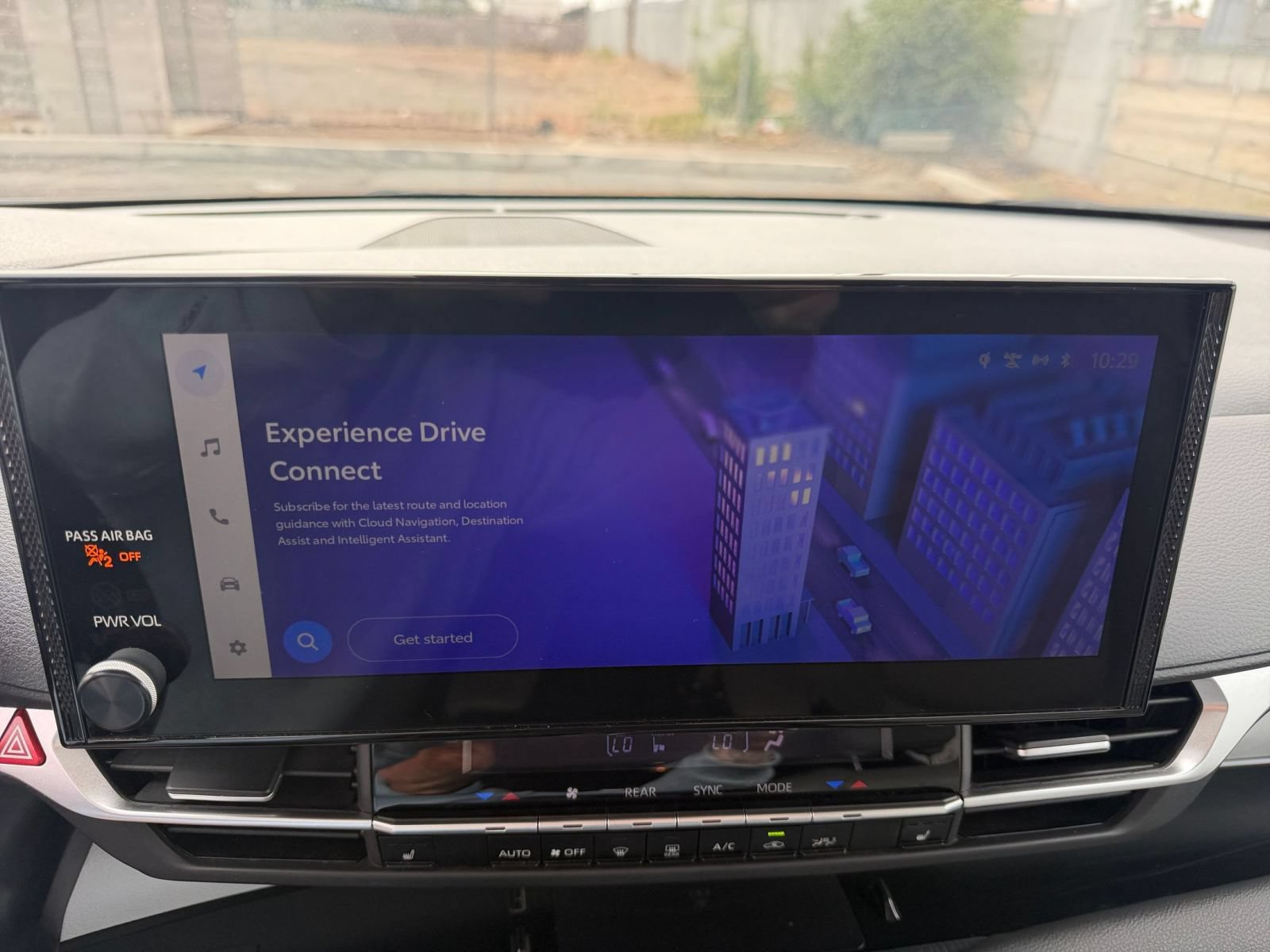 Used 2025 Toyota Sienna XLE FWD image 19