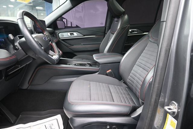 Certified 2025 Ford Explorer ST-Line AWD/4WD image 10