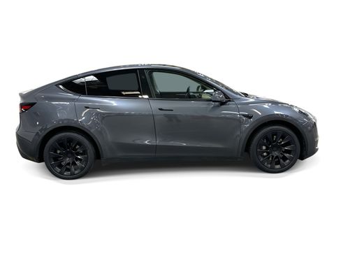 Certified 2023 Tesla Model Y Long Range AWD/4WD image 7