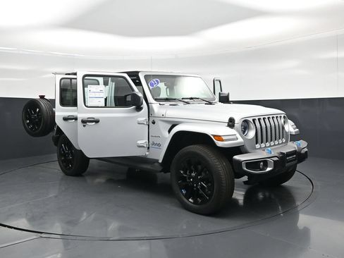 Used 2023 Jeep Wrangler Unlimited Sahara w/ Cold Weather Group AWD/4WD image 30