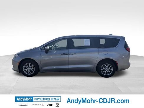 Used 2017 Chrysler Pacifica LX FWD image 4