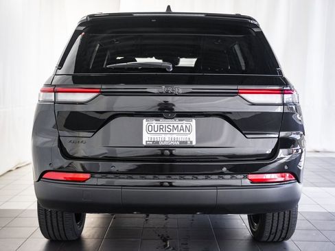 New 2025 Jeep Grand Cherokee Altitude image 5