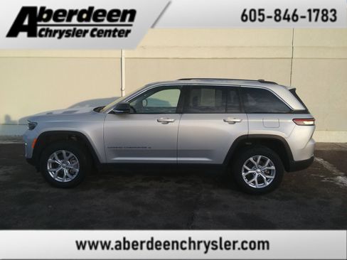 Used 2024 Jeep Grand Cherokee Limited image 1