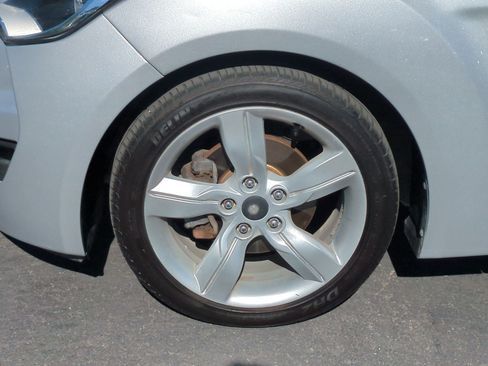 Used 2014 Hyundai Veloster FWD image 13
