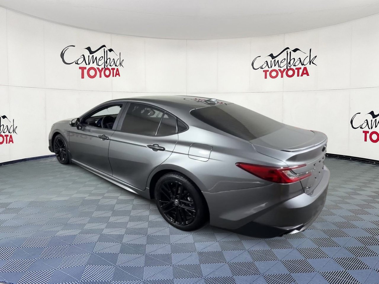 Used 2025 Toyota Camry SE FWD image 9