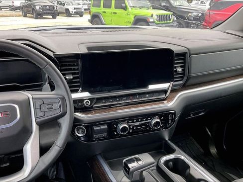 Used 2024 GMC Sierra 1500 Elevation w/ Elevation Premium Package RWD image 9