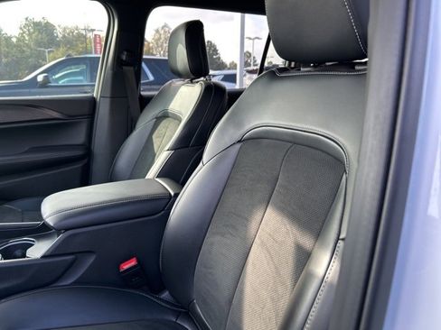 Used 2025 Jeep Grand Cherokee L Altitude image 35