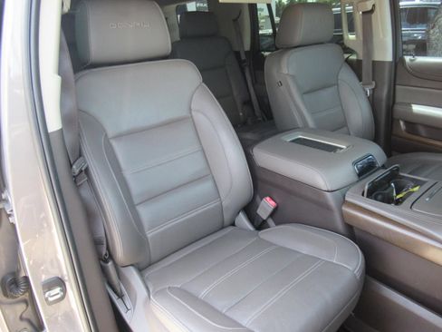 Used 2019 GMC Yukon Denali w/ Denali Ultimate Package RWD image 9