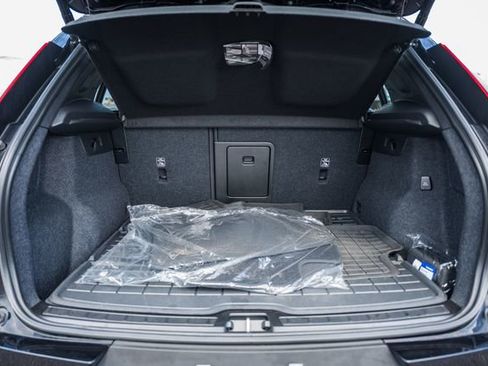 Certified 2024 Volvo XC40 B5 Plus w/ Protection Package Premier image 10