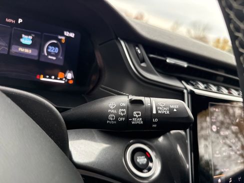 Certified 2023 Jeep Grand Cherokee Altitude image 9