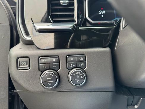 Used 2022 Chevrolet Silverado 1500 LT Trail Boss w/ LT Trail Boss Premium Package image 22